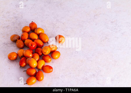 Fruit Siriguela avec fond blanc Banque D'Images