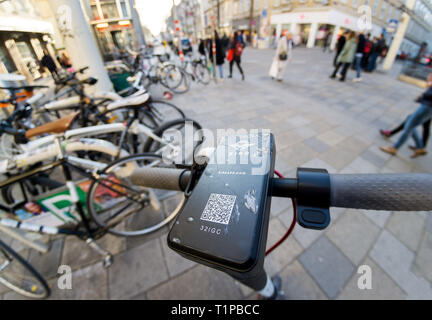 Vienne Autriche mars.22, 2019 location de scooters électriques d'oiseau devenu populaire moyen de transport pour le marché intérieur et les visiteurs. Banque D'Images