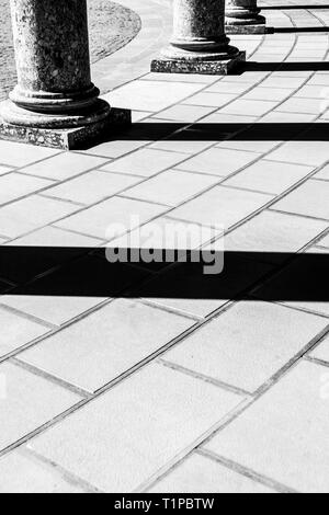 Colonnes dans un des palais de l'Alhambra, Grenade, Espagne. Banque D'Images