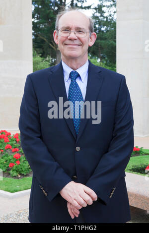 Dwight David Eisenhower II (1948-) au cimetière américain de Normandie à Colleville-sur-Mer, France Banque D'Images