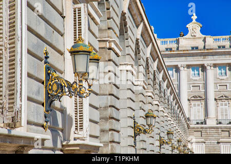 Madrid, Spain-October 22, 2017 : Palais Royal de Madrid, en centre-ville historique, la résidence officielle de la famille royale d'Espagne Banque D'Images