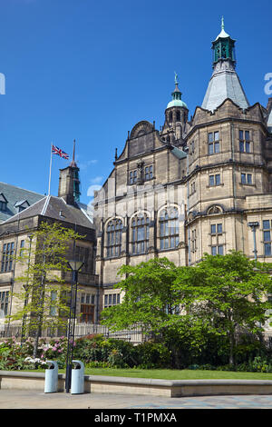 La façade de l'Hôtel de ville de Sheffield face au jardin de la paix. Sheffield. L'Angleterre Banque D'Images