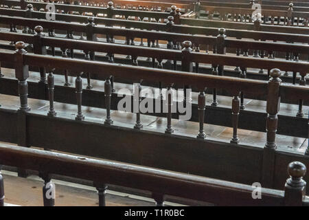 Bancs à la synagogue portugaise d'Amsterdam aux Pays-Bas 2019 Banque D'Images