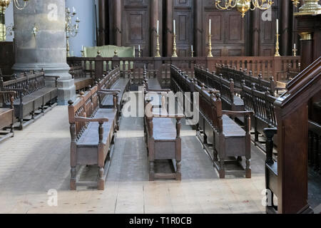 Bancs à la synagogue portugaise d'Amsterdam aux Pays-Bas 2019 Banque D'Images