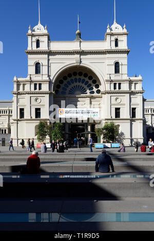 Melbourne, Australie. 28 mars 2019. Entrée de la 2019 Melbourne International Flower and Garden Show organisé dans la liste du patrimoine Palais royal des expositions et jardins Carlton sur cinq jours d'Automne glorieux. L'événement offre les meilleurs talents à partir de fleurs et paysages de l'Australie et du monde entier aux côtés et une vaste gamme de produits de détail le jardin. Crédit : Steven Sklifas/Alamy Live News Banque D'Images