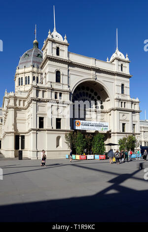 Melbourne, Australie. 28 mars 2019. Entrée de la 2019 Melbourne International Flower and Garden Show organisé dans la liste du patrimoine Palais royal des expositions et jardins Carlton sur cinq jours d'Automne glorieux. L'événement offre les meilleurs talents à partir de fleurs et paysages de l'Australie et du monde entier aux côtés et une vaste gamme de produits de détail le jardin. Crédit : Steven Sklifas/Alamy Live News Banque D'Images