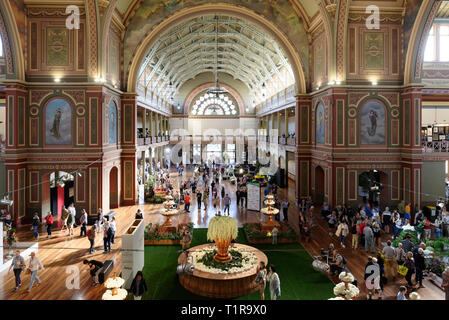 Melbourne, Australie. 28 mars 2019. Le Grand Hall du Royal Exhibition Building qui est l'hôte avec le Carlton Gardens the 2019 Melbourne International Flower and Garden Show. L'événement offre les meilleurs talents à partir de fleurs et paysages de l'Australie et du monde entier aux côtés et une vaste gamme de produits de détail le jardin. Crédit : Steven Sklifas/Alamy Live News Banque D'Images