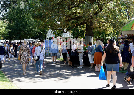 Melbourne, Australie. 28 mars 2019. Des foules de visiteurs à la 2019 Melbourne International Flower and Garden Show qui est hébergé dans la liste du patrimoine Palais royal des expositions et jardins Carlton sur cinq jours d'Automne glorieux. L'événement offre les meilleurs talents à partir de fleurs et paysages de l'Australie et du monde entier aux côtés et une vaste gamme de produits de détail le jardin. Crédit : Steven Sklifas/Alamy Live News Banque D'Images