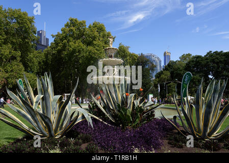 Melbourne, Australie. 28 mars 2019. Les 10 mètres de haut Hochgurtel 2019 fontaine au Melbourne International Flower and Garden Show qui est hébergé dans la liste du patrimoine Palais royal des expositions et jardins Carlton sur cinq jours d'Automne glorieux. L'événement offre les meilleurs talents à partir de fleurs et paysages de l'Australie et du monde entier aux côtés et une vaste gamme de produits de détail le jardin. Crédit : Steven Sklifas/Alamy Live News Banque D'Images