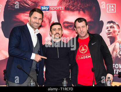 Liverpool, Royaume-Uni. 28 mars, 2019. Eddie Hearn, Anthony Crolla et Joe Gallagher pendant la pré-match Conférence de presse finale à la Cunard Building le jeudi 28 mars 2019. LIVERPOOL, en Angleterre. (Usage éditorial uniquement, licence requise pour un usage commercial. Aucune utilisation de pari, de jeux ou d'un seul club/ligue/dvd publications.) Crédit : Taka G Wu/Alamy News Banque D'Images