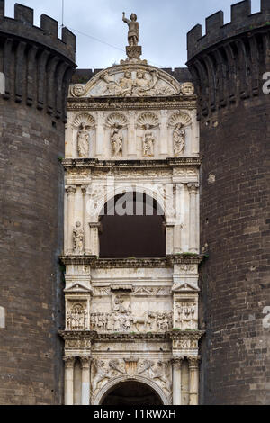 NAPLES, ITALIE - 05 novembre 2018 - Le château médiéval de Maschio Angioino ou Castel Nuovo, New Castle, Napoli Banque D'Images