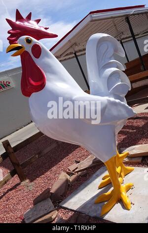 Une statue de poulet en Page, Arizona. Banque D'Images