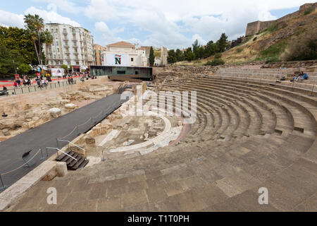 Les ruines d'El Teatro Romano, ou théâtre romain, construit au 1er siècle avant J.-C., la vieille ville de Malaga, Malaga Espagne Banque D'Images