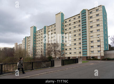 Des tours d'immeuble d'à côté de l'Union Canal en Wester Hailes, Édimbourg, Écosse, Royaume-Uni Banque D'Images