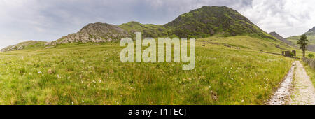 La ruine de l'Rhosydd près de Blaenau Ffestiniog Capel, Gwynedd, Pays de Galles, Royaume-Uni - Conglog avec ardoise à l'arrière-plan Banque D'Images