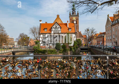 L'amour des verrous sur Bridge près de Miller's Cottage, Gdansk, Pologne Banque D'Images