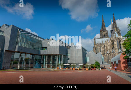 Dom, Musée Ludwig, Heinrich-Boell-Platz, Koeln, Nordrhein-Westfalen, Deutschland, Heinrich-Böll-Platz Banque D'Images