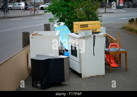 Sperrmuell Ludolf-Camphausen,-Strasse, Koeln, Nordrhein-Westfalen, Deutschland Banque D'Images