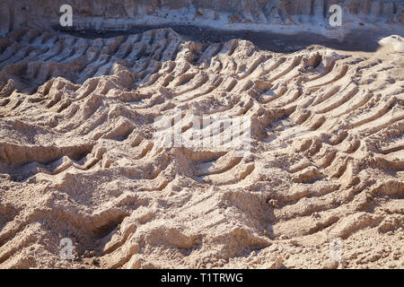 Carrière de sable. Close up de textures des dunes de sable. Un lac du sable. Vieux l'exploitation du sable. Banque D'Images