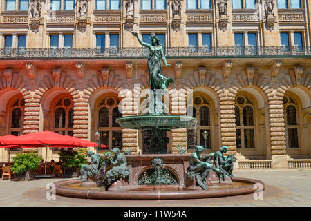 Hygieia-Brunnen, Innenhof, Rathaus, Rathausmarkt, Hamburg, Deutschland Banque D'Images