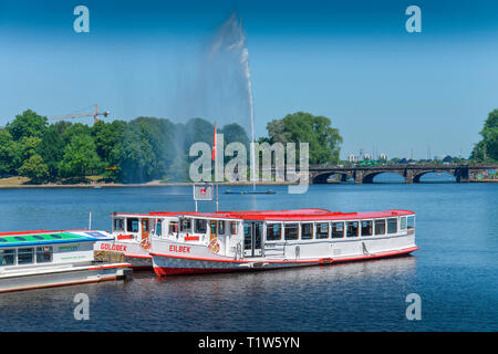 Ausflugsdampfer, Jungfernstieg, Hamburg, Deutschland, Binnenalster Banque D'Images