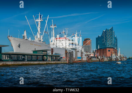 Museumsschiff Cap San Diego, Ueberseebruecke, Elbphilharmonie, Hamburg, Deutschland, Überseebrücke Banque D'Images