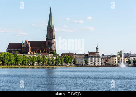 Cathédrale, Pfaffenteich, Schwerin, Mecklembourg-Poméranie-Occidentale, Allemagne Banque D'Images