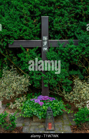 Kreuz, Gedenken, Anschlagsort Vincenz-Statz Hanns Martin Schleyer,-Strasse, Braunsfeld, Koeln, Nordrhein-Westfalen, Deutschland Banque D'Images