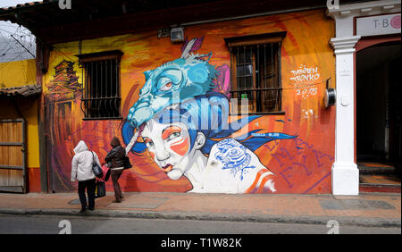 La COLOMBIE, Bogota Bogota : La Tour Graffiti, une façon de découvrir la capitale colombienne. Expression de l'outil et de rébellion, art de rue b Banque D'Images