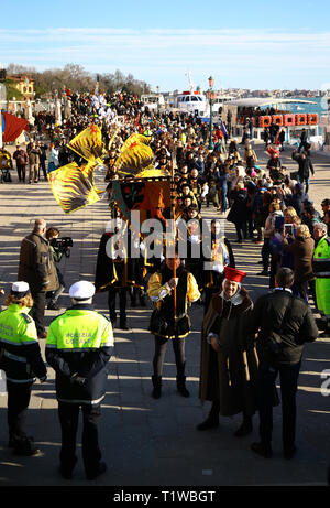 Les participants au cours du Carnaval de Venise - Festa delle Marie à Venise où : Venise, Italie Quand : 23 Feb 2019 Credit : IPA/WENN.com **Uniquement disponible pour publication au Royaume-Uni, USA, Allemagne, Autriche, Suisse** Banque D'Images