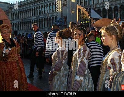 Les participants au cours du Carnaval de Venise - Festa delle Marie à Venise où : Venise, Italie Quand : 23 Feb 2019 Credit : IPA/WENN.com **Uniquement disponible pour publication au Royaume-Uni, USA, Allemagne, Autriche, Suisse** Banque D'Images