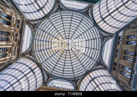 NAPLES, ITALIE - 05 novembre 2018 - Galleria Umberto I, une galerie commerçante public à Naples et ses intérieurs Banque D'Images