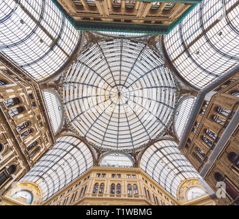 NAPLES, ITALIE - 05 novembre 2018 - Galleria Umberto I, une galerie commerçante public à Naples et ses intérieurs Banque D'Images