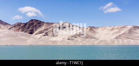 Panorama de dunes de sable de l'Bulunkou River II ( Karakorum Highway, Xinjiang, Chine) Banque D'Images