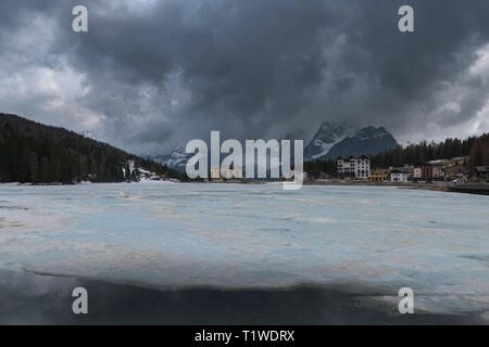 Lac, misurina, Italie, dolomites, montagne, paysage, la nature, l'hôtel, l'arrière-plan, billet, belle, ciel, italien, extérieur, sorapiss, europe, neige, sc Banque D'Images