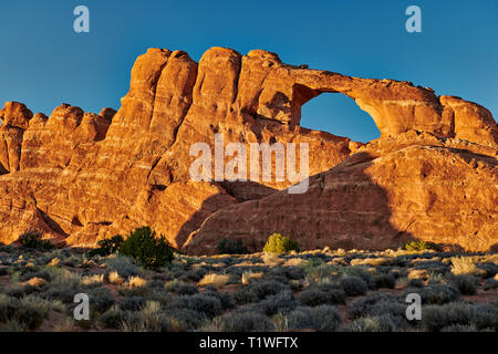 Skyline Arch dans Arches National Park, Moab, Utah, USA, Amérique du Nord Banque D'Images