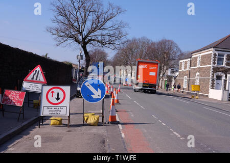 Mars 2019 - Les travaux routiers et la fermeture des routes en Senghennydd Road, Cardiff Banque D'Images