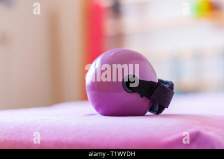 Matériel pour des exercices de gymnastique colorés à la physiothérapeute Banque D'Images
