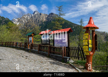 Vue depuis le pic de Hrebienok Lomnica Pic (Pic Lomnicky). Tatras, en Slovaquie, en Europe. Banque D'Images