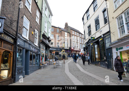 Elvet Bridge vers Saddler Street et le centre-ville, comté de Durham, Durham, Angleterre, Février 2019 Banque D'Images