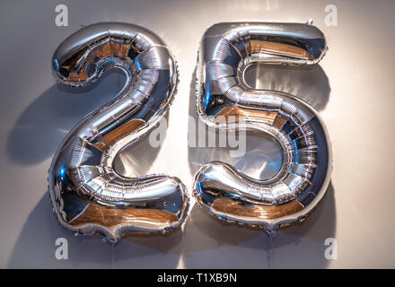 Ballons de décoration pour anniversaire 25 ans Banque D'Images