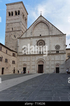 Assisi Ombrie Italie. Cathédrale San Rufino église principale d'assise construit 1140 1253 1571 fini consacrée. Construit en style diverses Romanesqu Banque D'Images