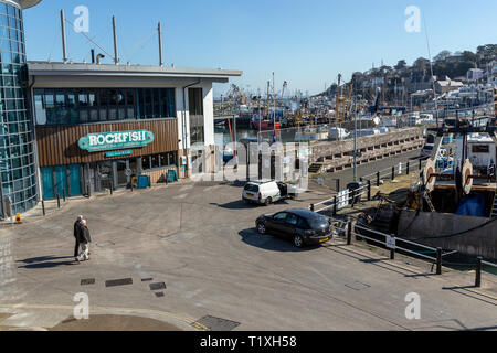 Brixham, Port, Torquay - Angleterre, aventure, Balcon, Bleu, Culture Britannique, littoral, image en couleur, Cottage, Devon, Angleterre, Anglais Banque D'Images