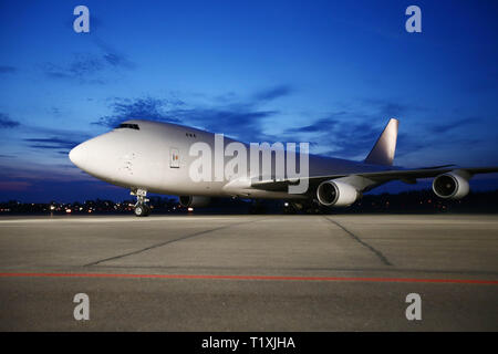 NORRKÖPING 2016-05-23 Pour la première fois, au trot les chevaux arrivent par avion directement à la Suède directement de l'USA pour participer à Elitloppet sur 27 au 29 mai à Solvalla. L'avion Boeing 747-400 Modèle F est l'un des plus grands avions, l'avion est de 70 mètres de long et a une envergure d'environ 65 mètres entre les extrémités de l'aile. Jeppe Photo Gustafsson Banque D'Images