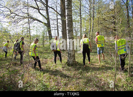 LINKÖPING 20160508 Studenter från Linköpings universitet, LIU, som anmäler sig för att söka efter den 22-åriga försvunnen étudiant som varit sedan förra. tisdagen Bild Jeppe Gustafsson Banque D'Images