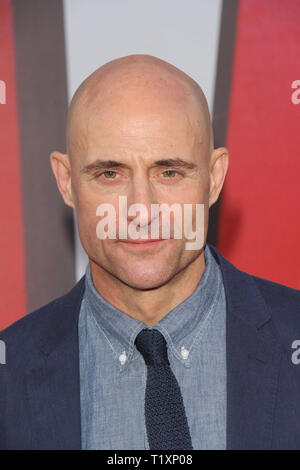 Mark Strong à la première mondiale de "hazm" tenue à l'Théâtre chinois de Grauman, Hollywood, CA, le 28 mars 2019. Crédit photo : Joseph Martinez / PictureLux Banque D'Images