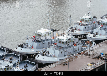 Brest, France - le 29 juillet 2018 : des remorqueurs de la marine française dans le port Banque D'Images