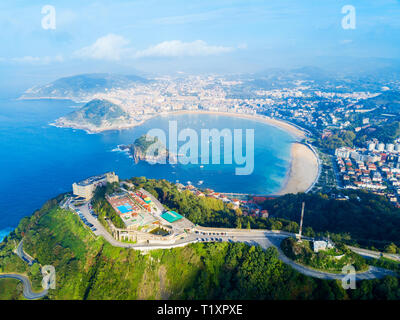 La Tour Monte Igueldo, point de vue et le parc d'attractions sur la montagne Monte Igueldo à San Sebastian ou Donostia ville en Espagne Banque D'Images