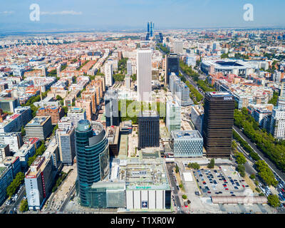 Vue panoramique aérienne des quartiers d'affaires d'AZCA et CTBA à Madrid, Espagne Banque D'Images