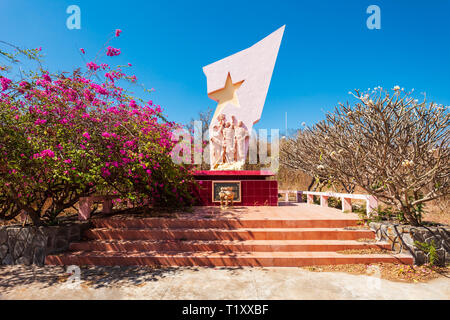 Près de la Statue de la victoire ou de Poshanu Cham Tower Po Sahu Inu à Phan Thiet au Vietnam Banque D'Images